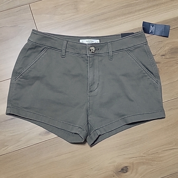 NWT Abercrombie & Fitch Green Boyfriend Short - Picture 1 of 9